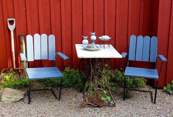 Tops Tips For Cleaning Garden Furniture, How To Strip Paint Off Wooden Garden Furniture